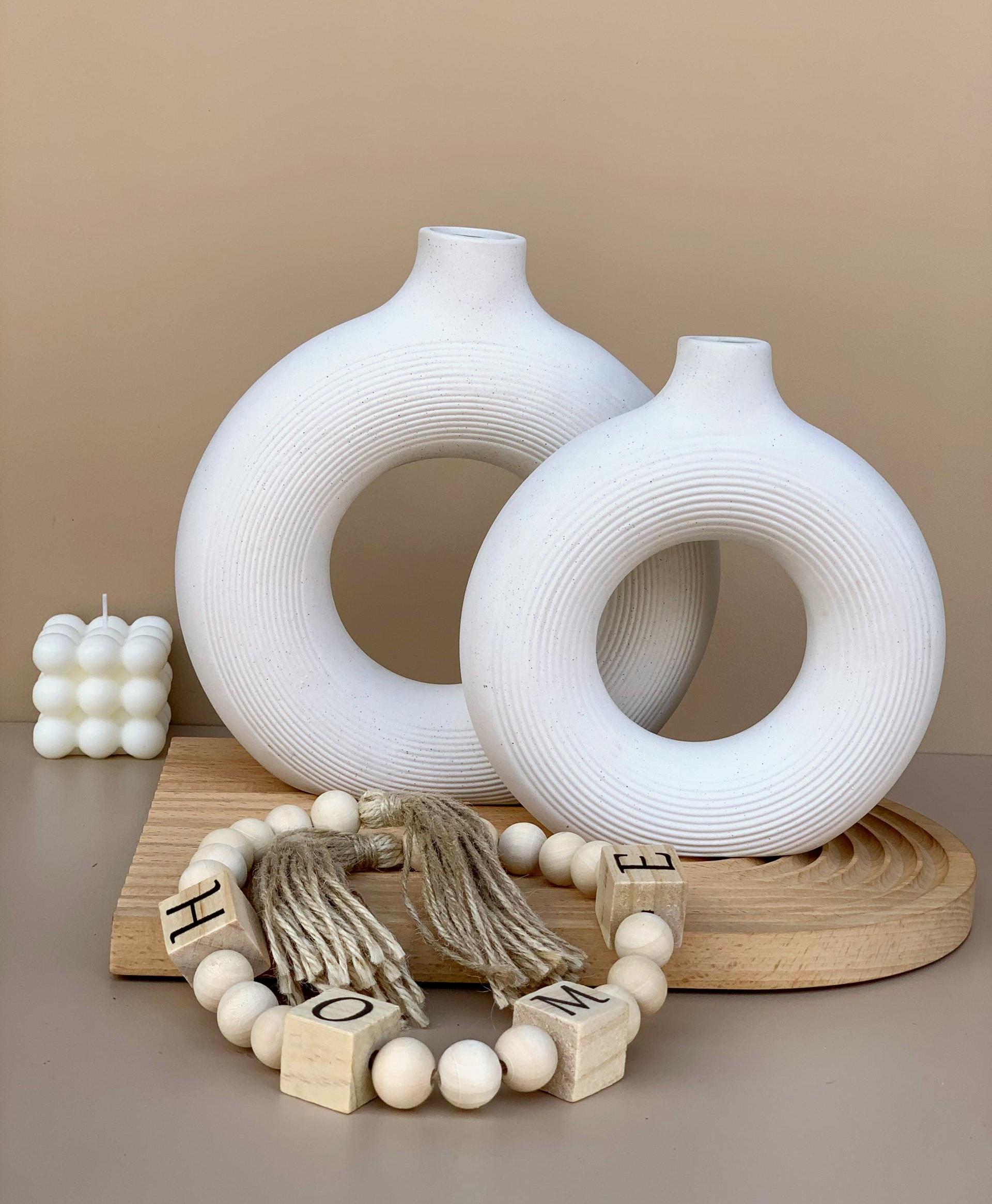Minimalistic centerpiece arrangement 