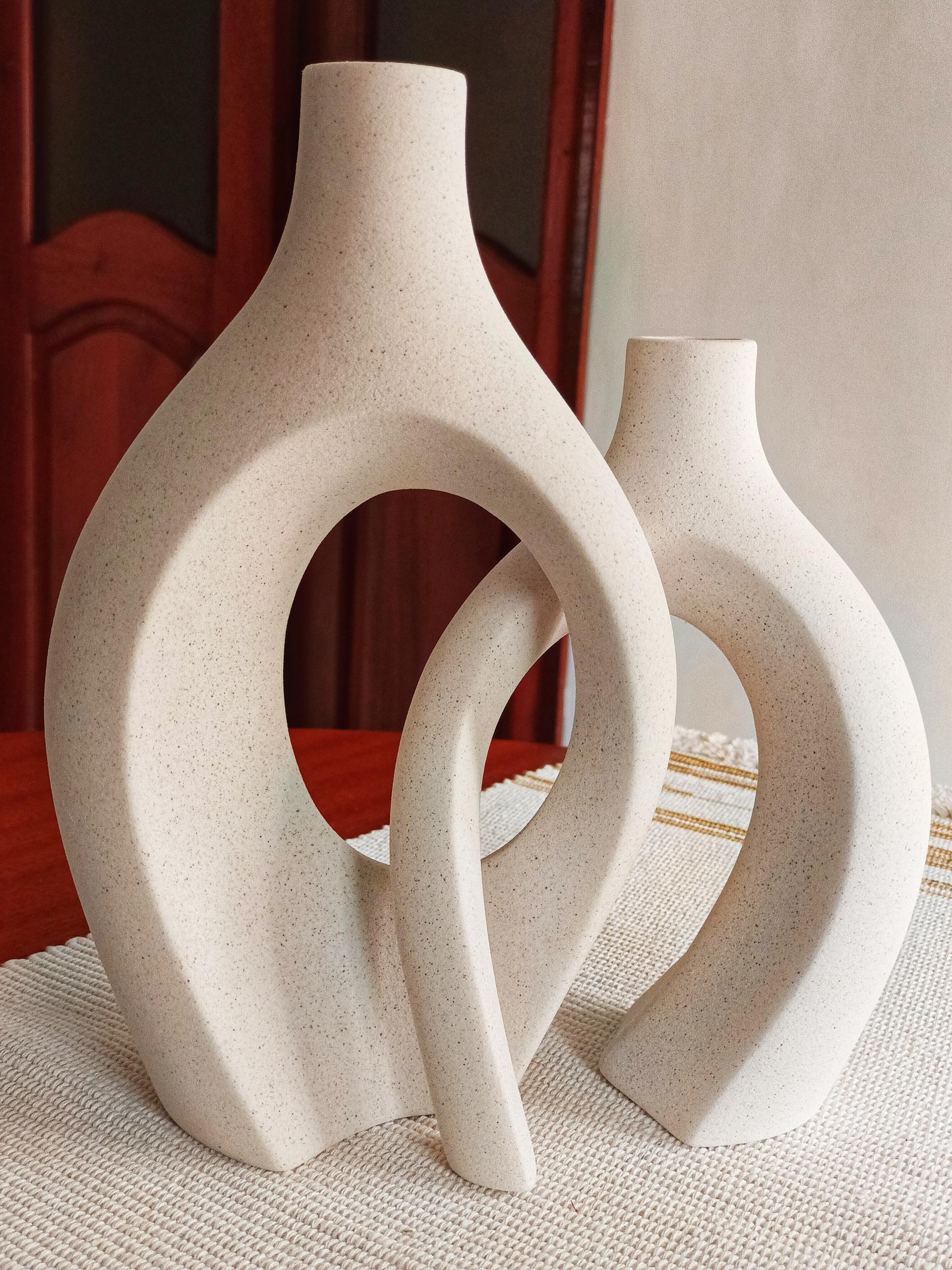 Minimalistic interlocking vase